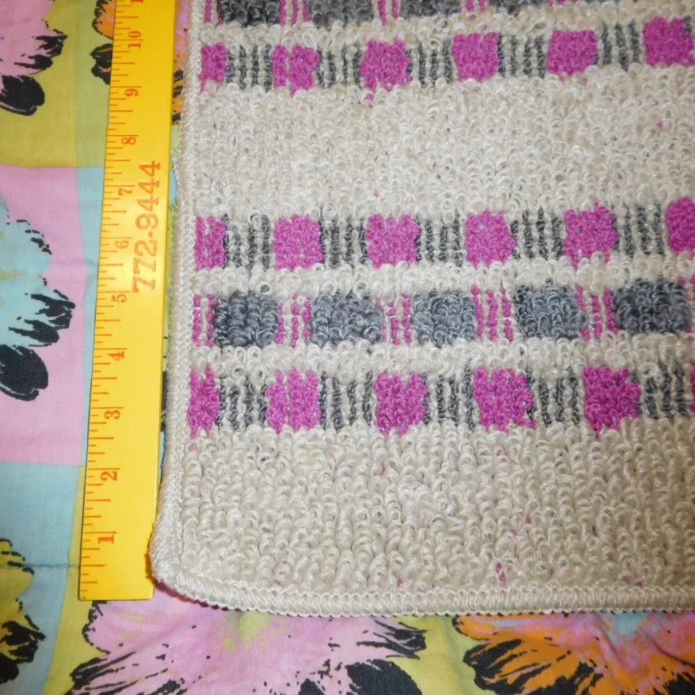 NEW TOWN SQUARE BRAND BEIGE GREEN PINK PATTERNED ACCENT RUG 34